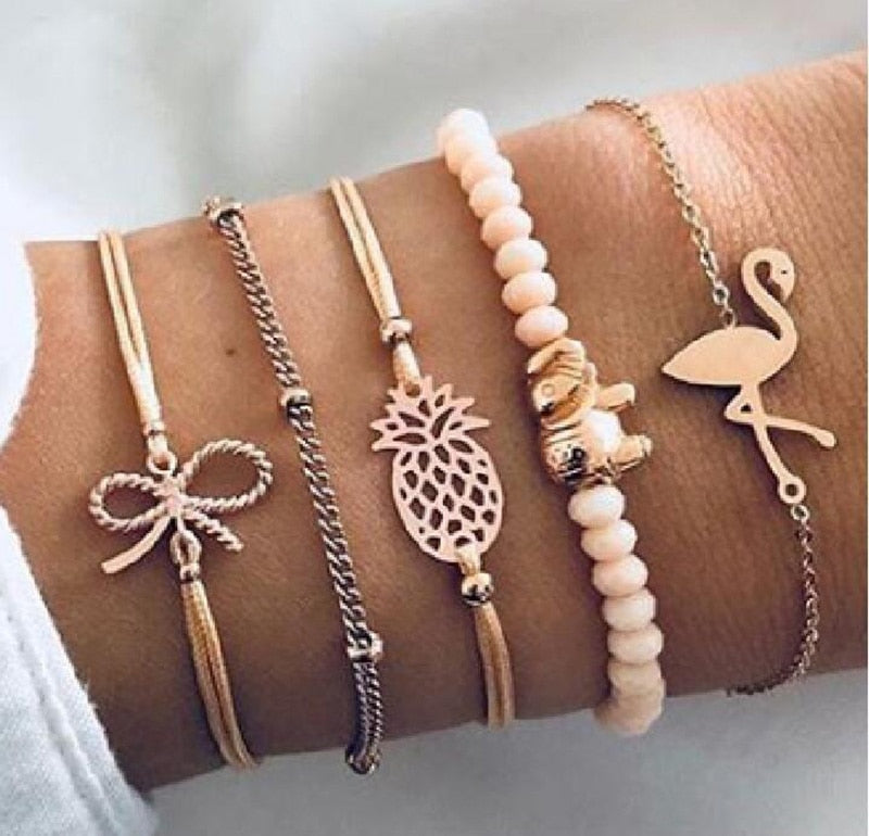 Spectacularly crafted out of copper, this fashion-forward bracelet is unisex and universally compatible. Boasting a lobster-claw fastening and a rope chain, the Vintage Boho Charm Bracelet is an exquisite addition to any wardrobe!