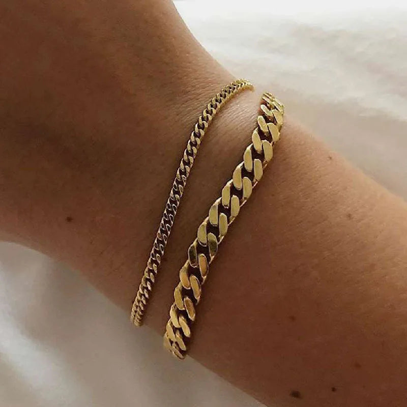 The perfect accessory for men with this minimalist gold bracelet. Crafted from high-quality stainless steel 316L and plated with 18k gold, this street-style Cuban chain bracelet is not only stylish but also durable. Suitable for both men and women, it adds a touch of elegance to any outfit.