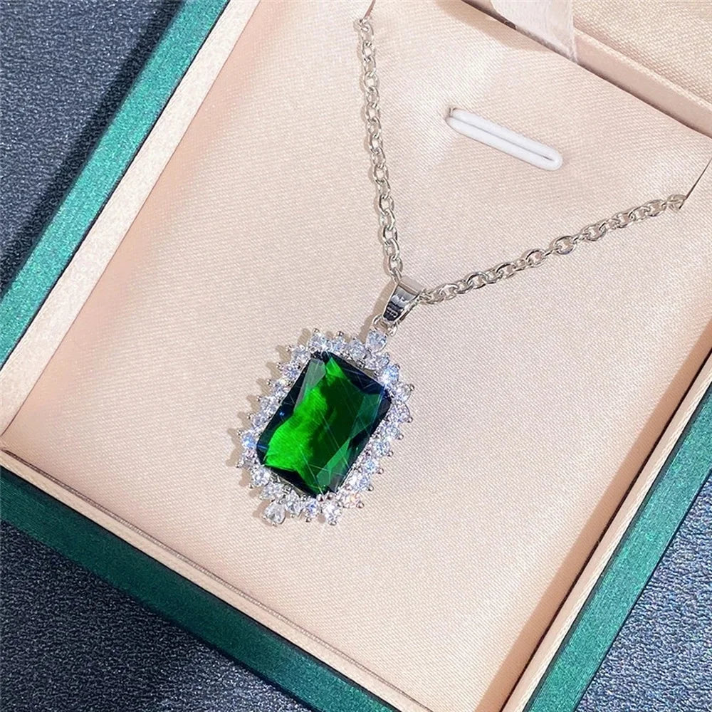 Fashion Girls Pendant Necklace with Bright Green Crystal Stone Wedding Anniversary Statement Jewelry for Women