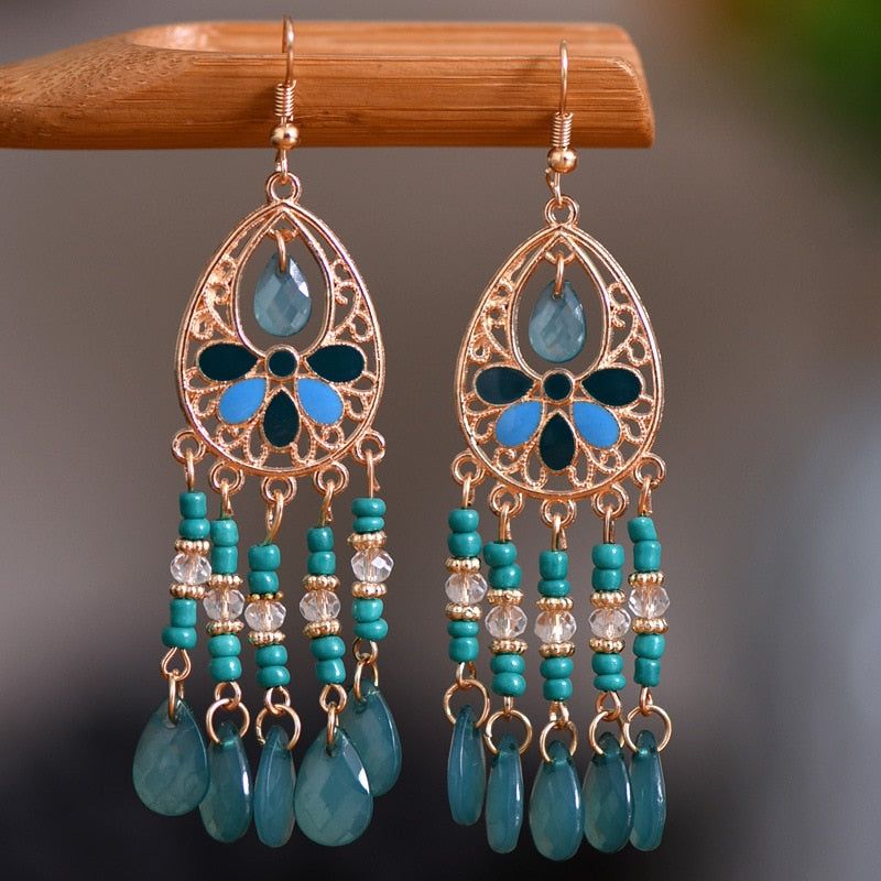 These Bohema Ethnic Fringed Tassel Earrings boast a stylish geometric shape and are crafted with a glossy acrylic water drop. Women of all ages will love wearing these beautiful metal earrings.