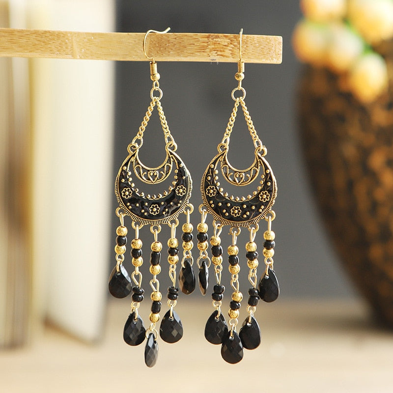 These Bohema Ethnic Fringed Tassel Earrings boast a stylish geometric shape and are crafted with a glossy acrylic water drop. Women of all ages will love wearing these beautiful metal earrings.