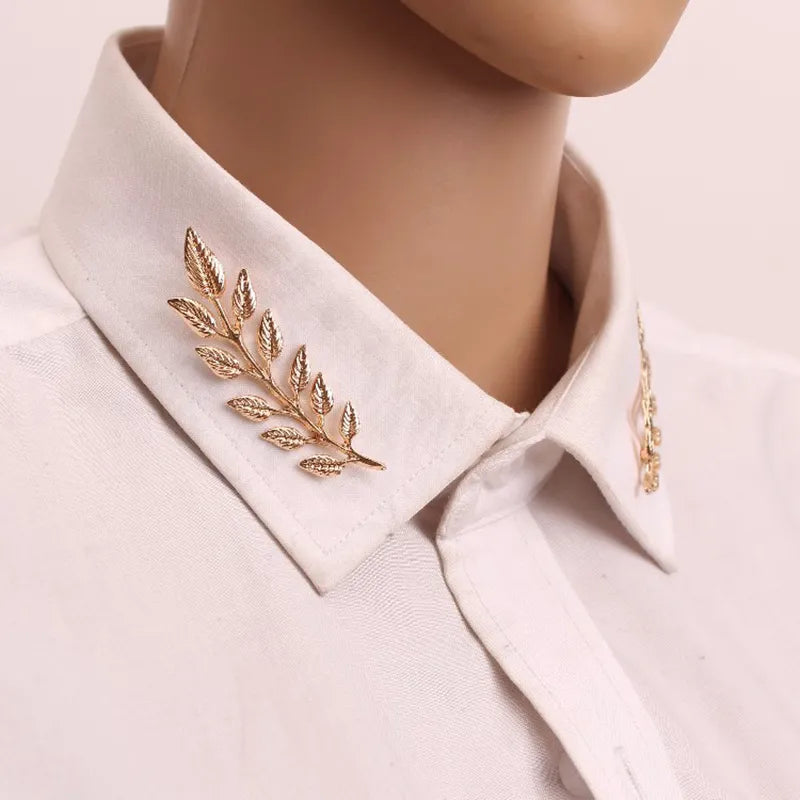 This exquisite vintage brooch set features a pair of fashion tree leaf pins, suitable for both women and men. The delicate design showcases a retro animal flower brooch, with elk wings, perfect for embellishing jean shirts and suits.