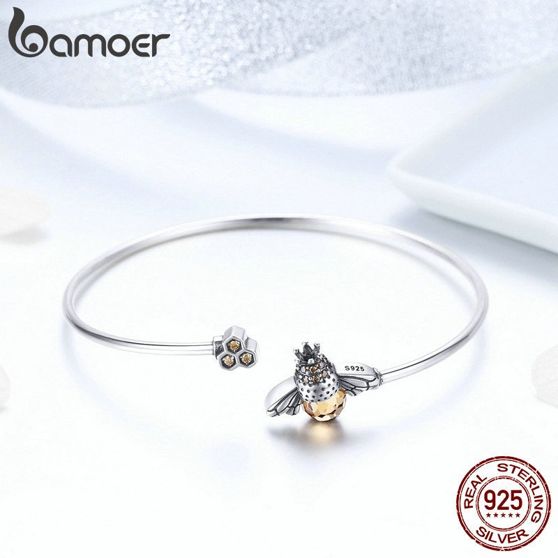 Stunningly crafted with exquisite 925 sterling silver, this Trendy Bee Bangle sparkles with beautiful Zircon stones! With a diameter of 6.5cm, this delightful piece is perfect for stylish women of any age! Look and feel your best wearing this exquisite piece of jewelry!