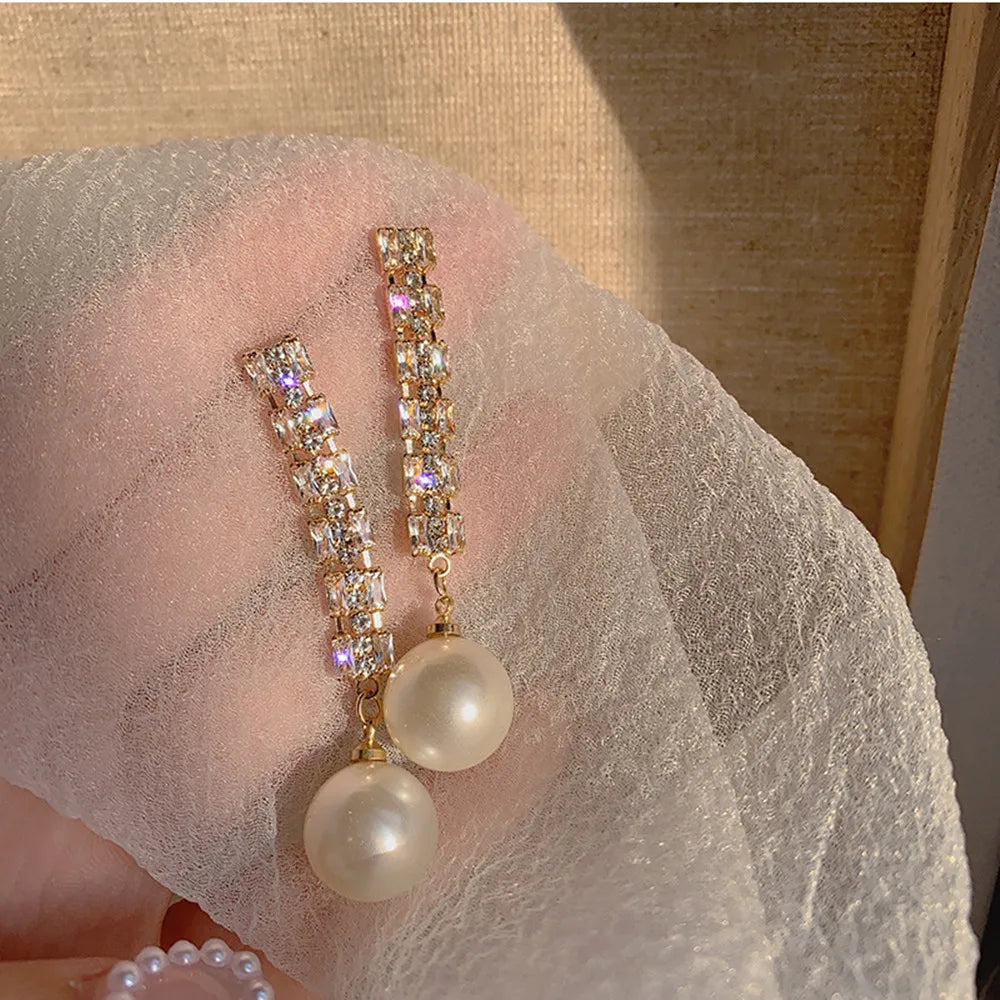 2025 New Inlaid Rhinestone Pearl Stud Earrings Women Personality Fashion Unique Design Earrings Wedding Jewelry Birthday Gift