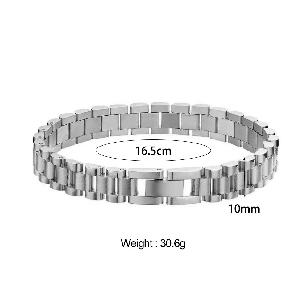 The perfect accessory for men with this minimalist gold bracelet. Crafted from high-quality stainless steel 316L and plated with 18k gold, this street-style Cuban chain bracelet is not only stylish but also durable. Suitable for both men and women, it adds a touch of elegance to any outfit.