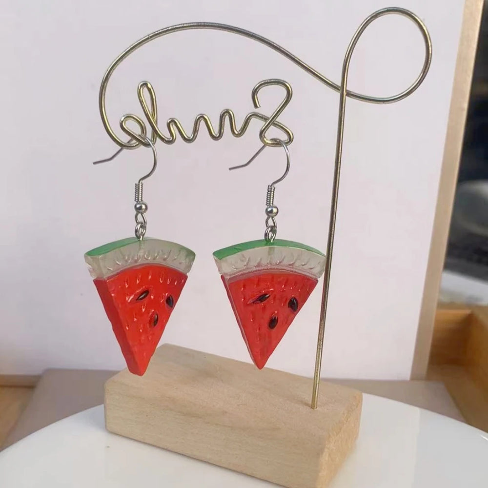 The elegant and minimalist design of the acrylic strawberry pendant earrings adds a touch of simplicity to any outfit. Crafted with high-quality materials, these drop earrings are a thoughtful gift for girls and women who appreciate lovely jewelry.