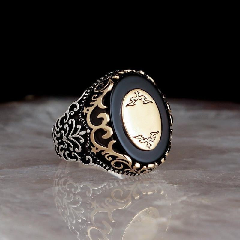 Beautifully crafted with vintage style, this metal Geometric Ring is sure to elevate your fashion rotation. Perfect for men, this piece is sure to be a stylish addition to your collection!