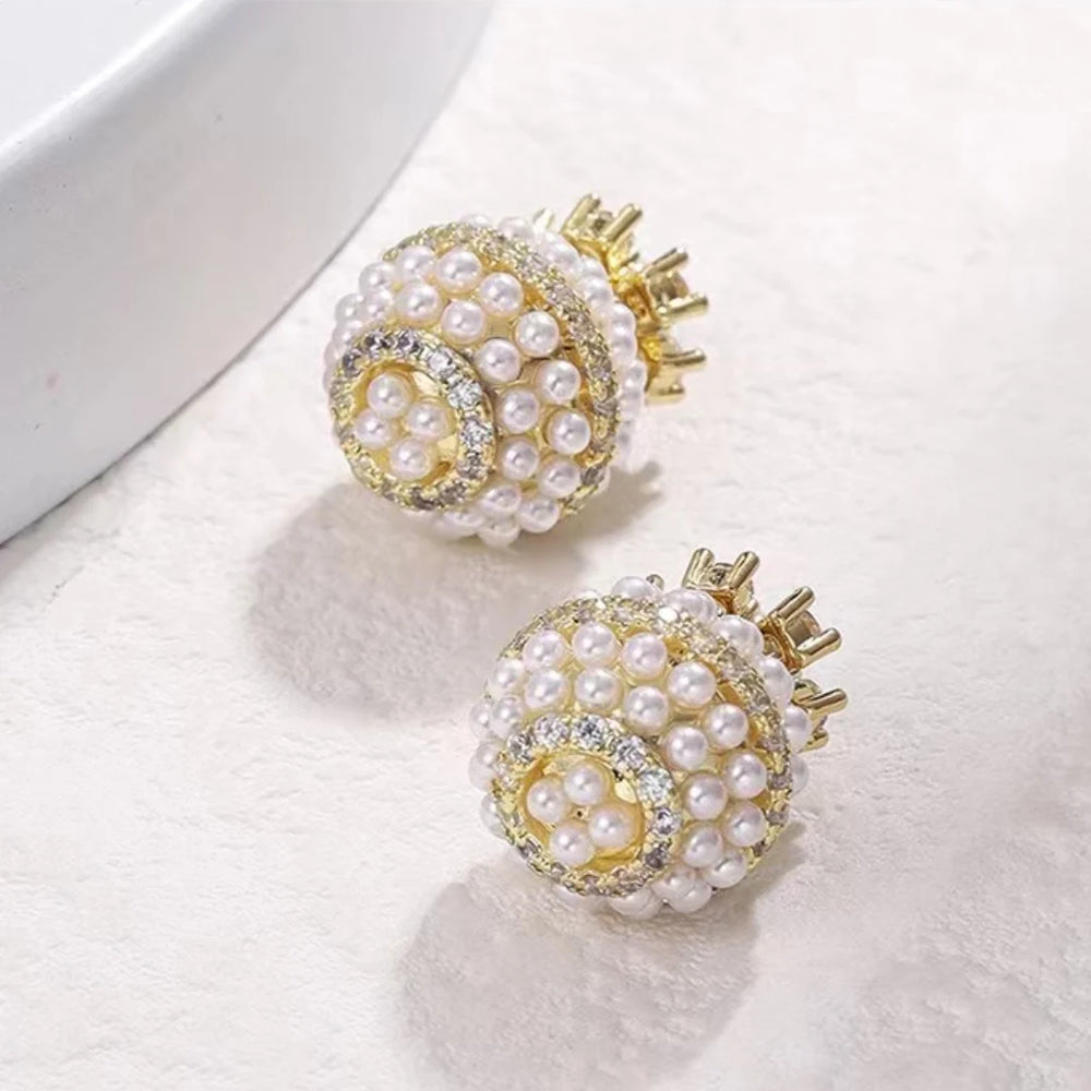 A stunning collection of elegant and luxurious women's jewelry with our fashion pearl earrings. These sweet and classic pearl earrings are adorned with sparkling zircon stones, making them the perfect accessory for any party or banquet. Explore our wholesale options and find the ideal gift for someone special.