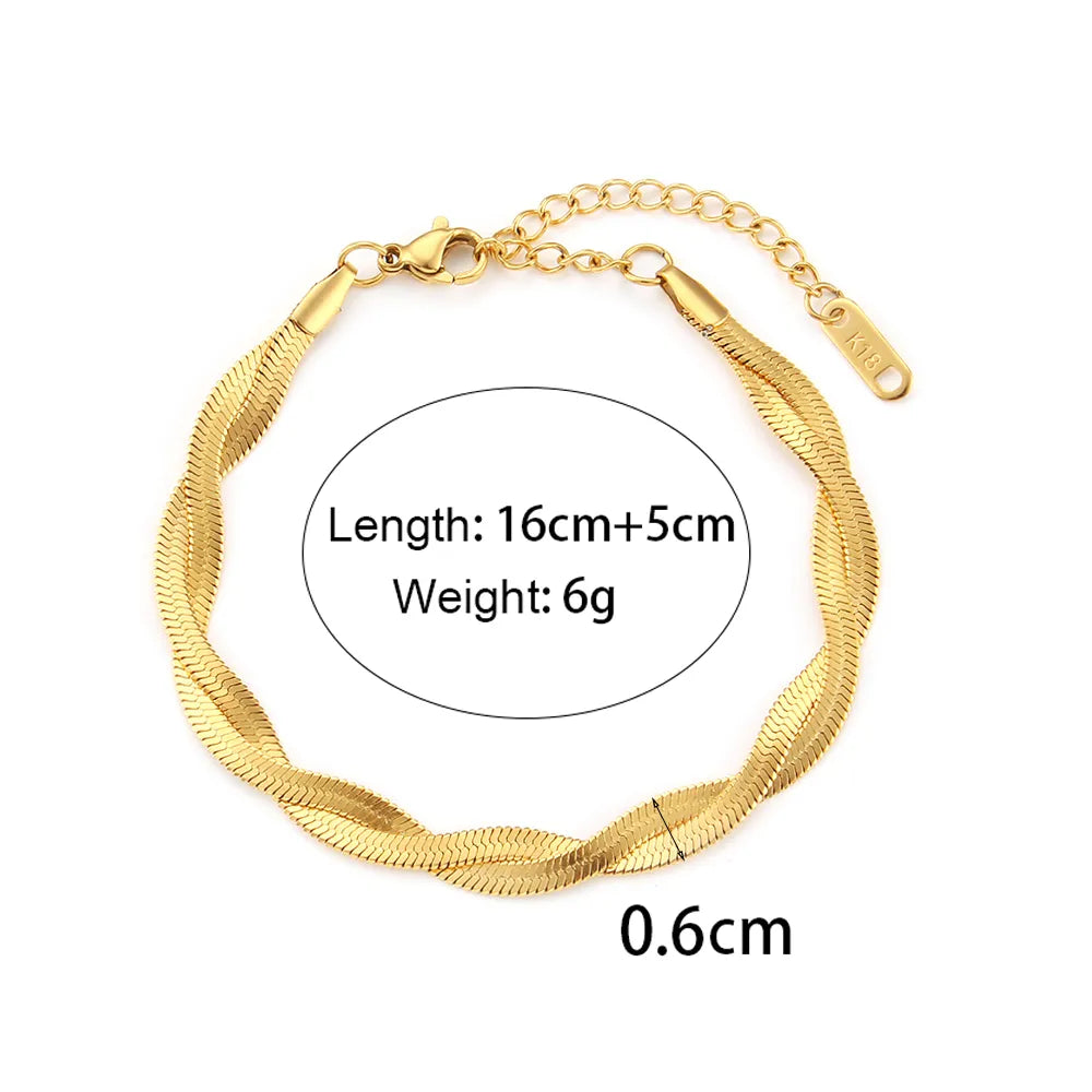 The perfect accessory for men with this minimalist gold bracelet. Crafted from high-quality stainless steel 316L and plated with 18k gold, this street-style Cuban chain bracelet is not only stylish but also durable. Suitable for both men and women, it adds a touch of elegance to any outfit.