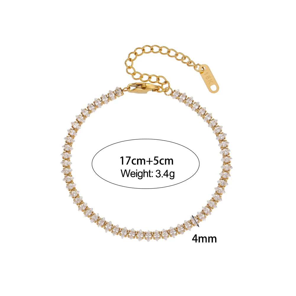 The perfect accessory for men with this minimalist gold bracelet. Crafted from high-quality stainless steel 316L and plated with 18k gold, this street-style Cuban chain bracelet is not only stylish but also durable. Suitable for both men and women, it adds a touch of elegance to any outfit.
