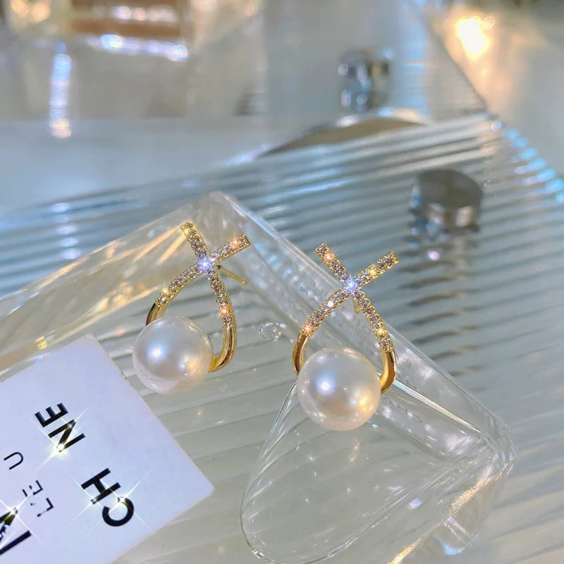 2025 New Inlaid Rhinestone Pearl Stud Earrings Women Personality Fashion Unique Design Earrings Wedding Jewelry Birthday Gift