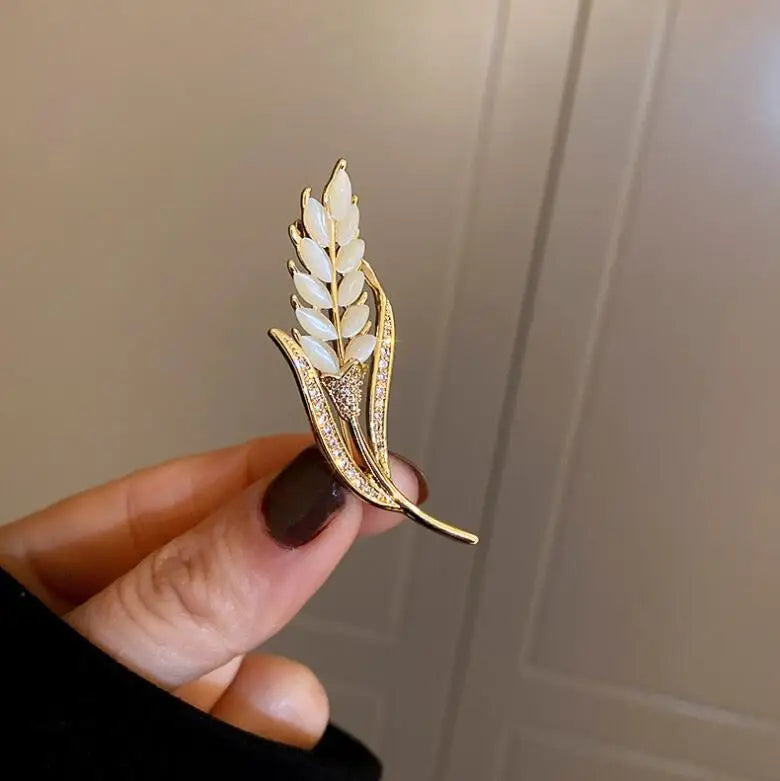 Enhance your wardrobe with these exquisite Fashion Pearl Leaf Rhinestone Brooches, designed exclusively for women. These elegant metal fixed clothing pins are not only stylish but also serve as daily jewelry accessories, adding a touch of sophistication to any outfit.