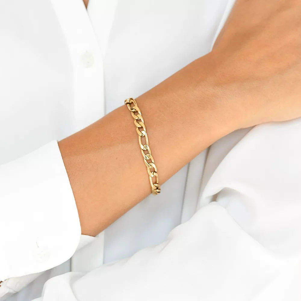  Discover timeless snake chain bracelets designed for women, featuring a trendy gold-plated stainless steel Cuban chain bracelet. Perfect for gifting to stylish women who appreciate quality jewelry.