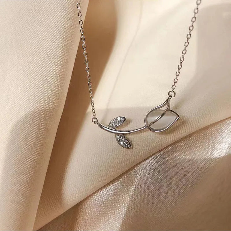 Korean Rose Tulip Flower Necklace for Women Pendant Choker Silver Color Clavicle Chain Rhinestone Wedding Party Jewelry Gifts