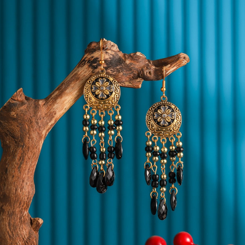 These Bohema Ethnic Fringed Tassel Earrings boast a stylish geometric shape and are crafted with a glossy acrylic water drop. Women of all ages will love wearing these beautiful metal earrings.