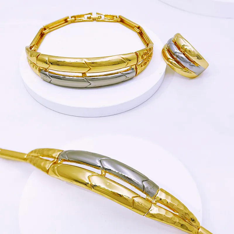 This exquisite jewelry set designed for women features a luxurious 18K gold plating and a unique two-tone design, making it an elegant choice for weddings and parties. The set includes a necklace and earrings, perfect for adding a touch of sophistication to any outfit.