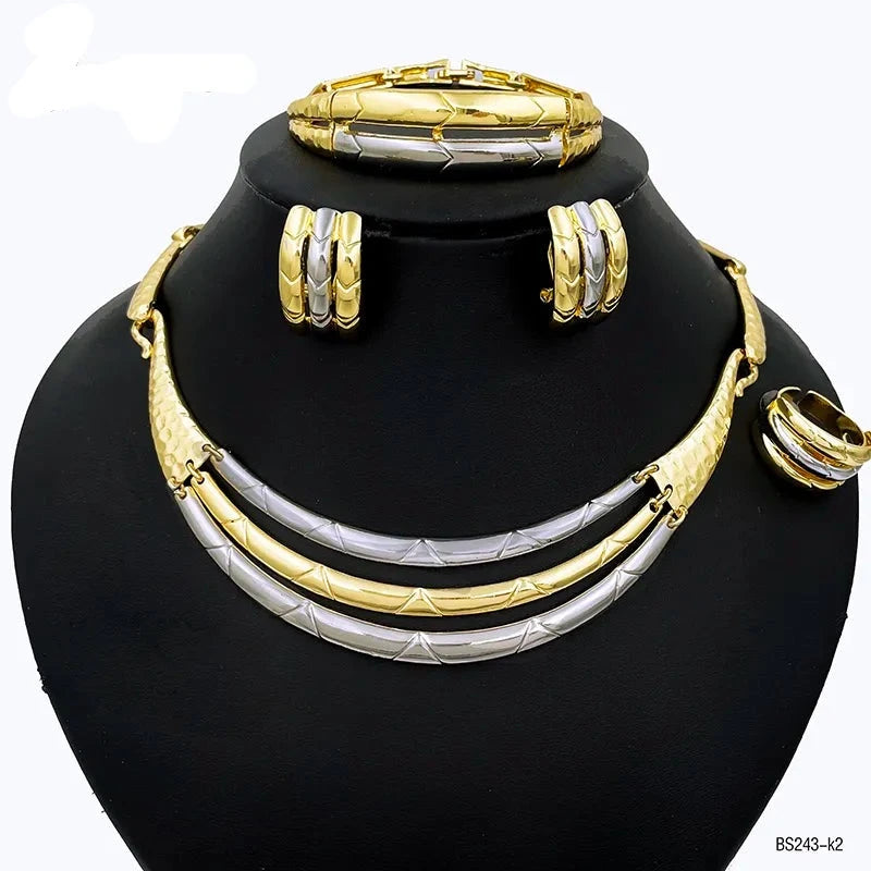 This exquisite jewelry set designed for women features a luxurious 18K gold plating and a unique two-tone design, making it an elegant choice for weddings and parties. The set includes a necklace and earrings, perfect for adding a touch of sophistication to any outfit.