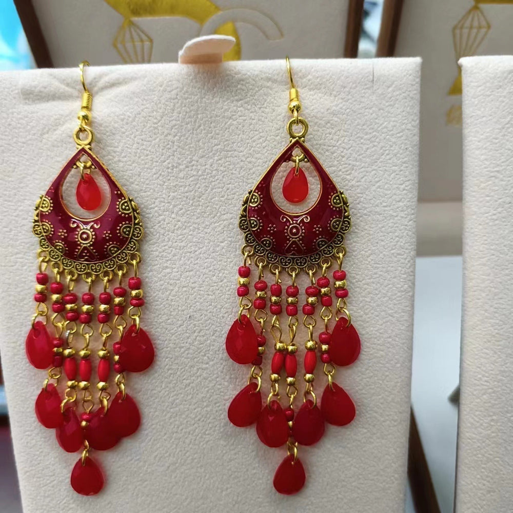 These Bohema Ethnic Fringed Tassel Earrings boast a stylish geometric shape and are crafted with a glossy acrylic water drop. Women of all ages will love wearing these beautiful metal earrings.