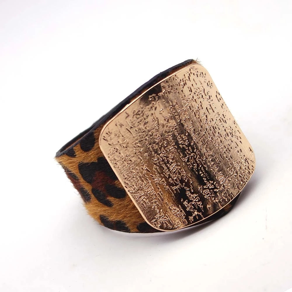 Equip yourself with this extraordinary Adjustable Leather Bracelet Women with a unique Geometric shape and the finest Tibetan silver, Copper Metal and PVC leather. Experience elegance and sophistication with this Fashionable Bangles piece!