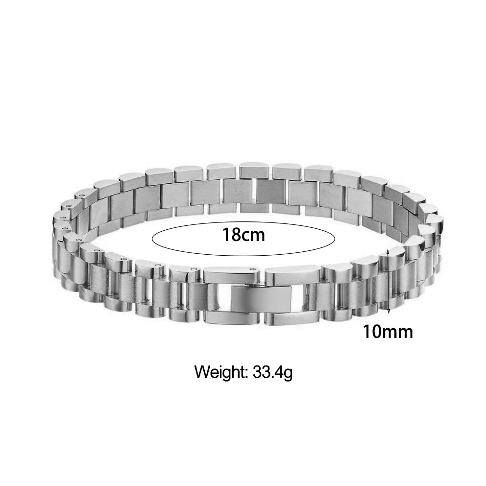 The perfect accessory for men with this minimalist gold bracelet. Crafted from high-quality stainless steel 316L and plated with 18k gold, this street-style Cuban chain bracelet is not only stylish but also durable. Suitable for both men and women, it adds a touch of elegance to any outfit.