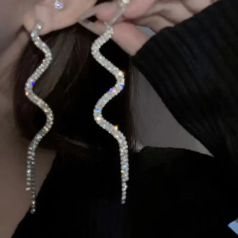 New Designed S-Shaped Snake Curved Drop Earrings For Women Shiny Full Rhinestone Earrings Girls Party Wedding Jewelry Gifts