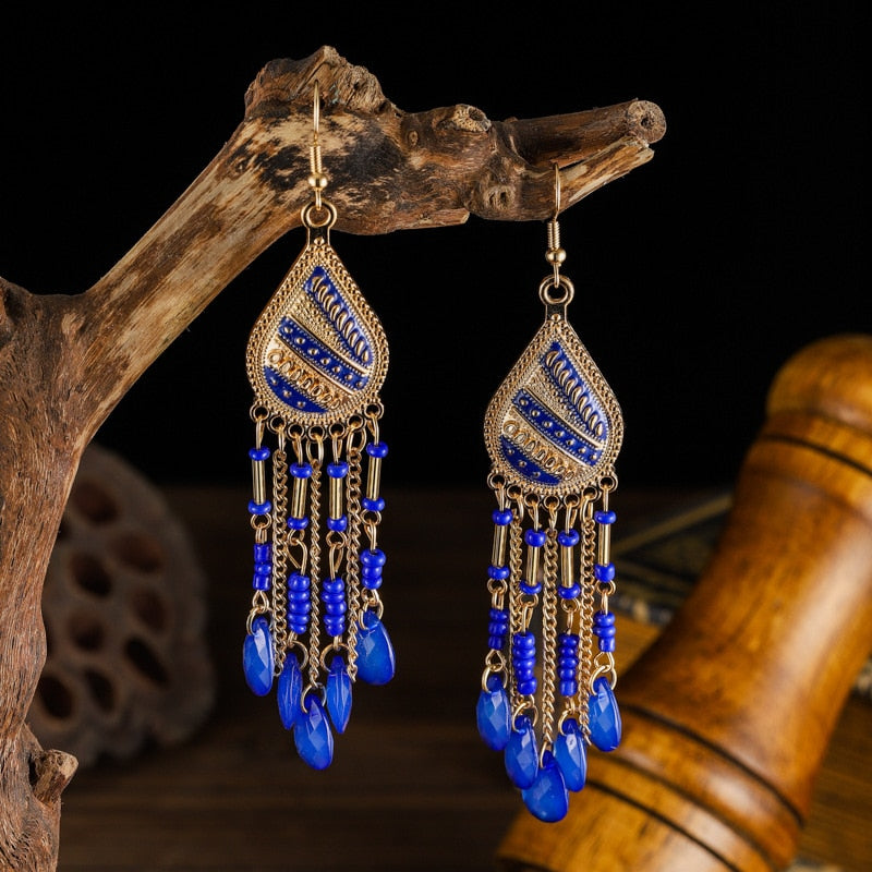 These Bohema Ethnic Fringed Tassel Earrings boast a stylish geometric shape and are crafted with a glossy acrylic water drop. Women of all ages will love wearing these beautiful metal earrings.