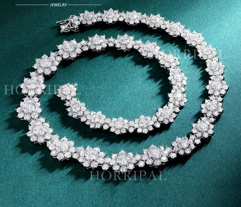 This elegant sunflower wedding chain for women is a luxurious and exquisite piece of jewelry. Made with a 34.96-38.96CT DVVS1 full moissanite necklace, it exudes a sense of opulence and sophistication. Crafted with S925 silver, this necklace is of high quality and perfect for any special occasion. Available at wholesale prices, it is a great option for those looking for a stunning and affordable piece of jewelry.