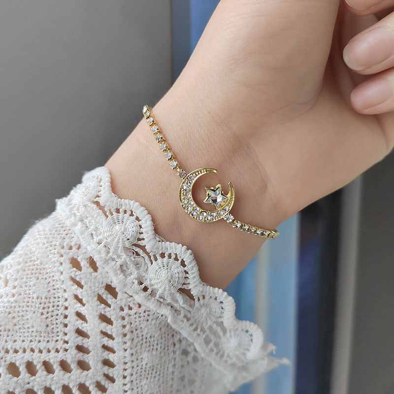 This beautiful metal bracelet is the perfect accessory to any look. Show off your unique style with this one-of-a-kind piece of jewelry that is sure to turn heads.