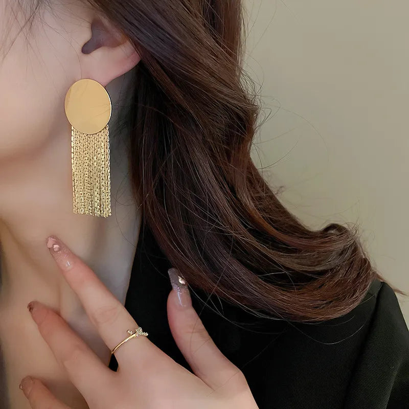 Vintage Gold Color Long Metal Tassel Drop Earrings for Women Glossy Round Korean Earring Fashion Jewelry 2024 New